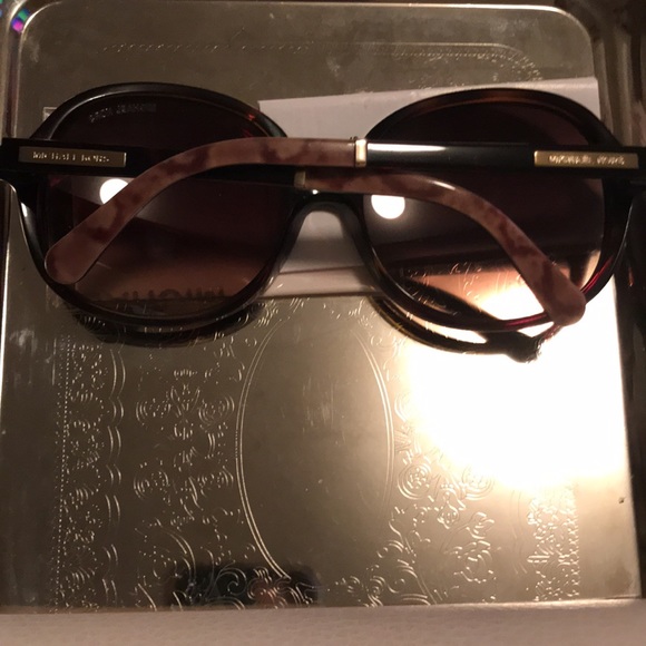 MICHAEL KORS SUNGLASSES - Picture 5 of 8